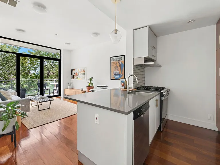 82 Adelphi St #3D — Photo 3