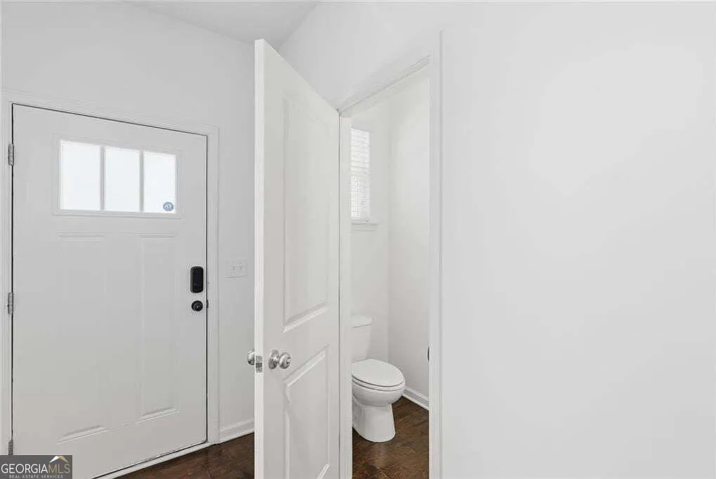 3 bed, 2.5 bath, 2236 sqft, $2,450 — Photo 4