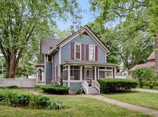 828 Logan Ave, Elgin, IL 60120