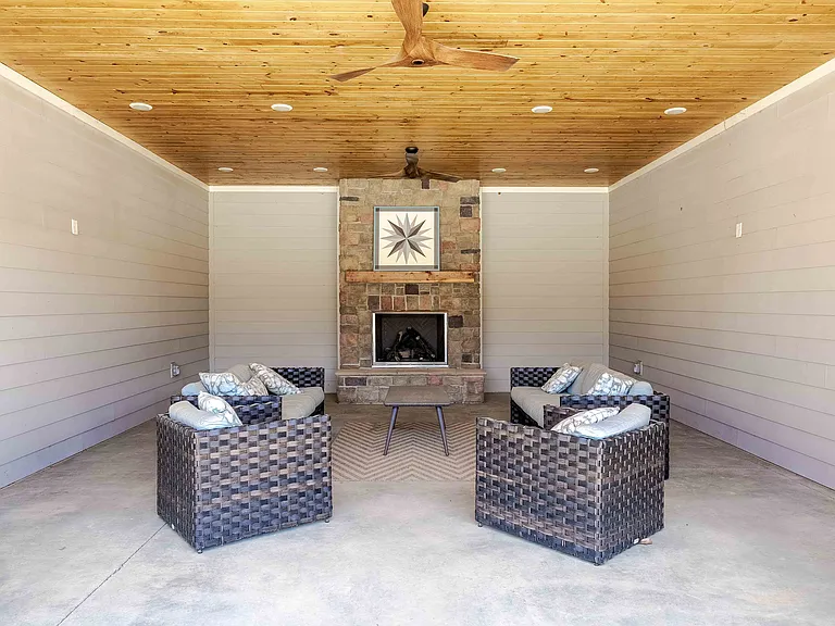 Sanctuary at Powell Place — Photo 17