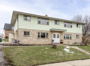 325 Sentinel Dr, Waukesha, WI 53189
