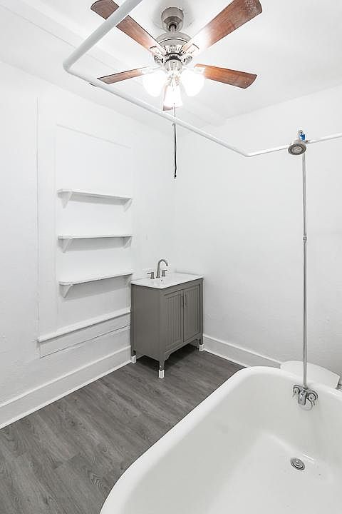 1st image of 115 E 4th St APT 3