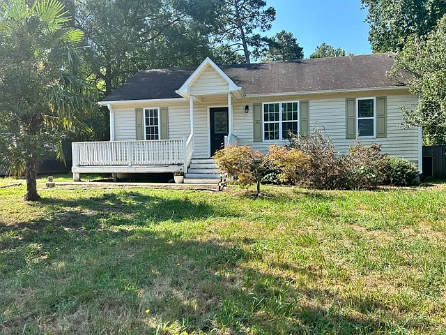 3 bed, 1040 sqft, $1,650 — Photo 1
