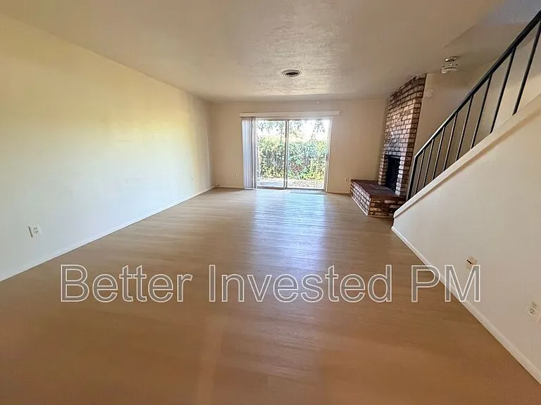 979 Marlene St — Photo 4