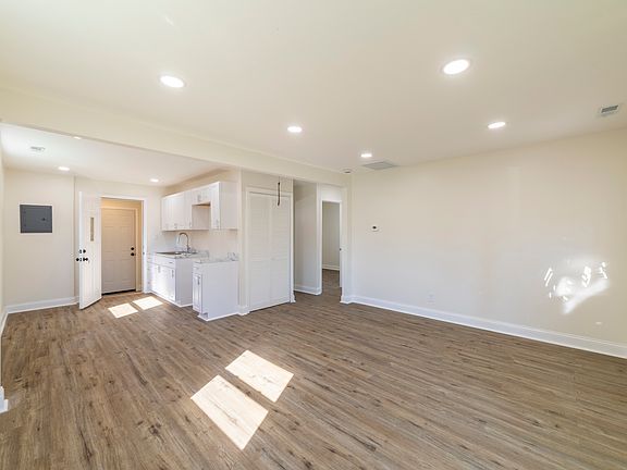 4th image of 3104 Pulaski St