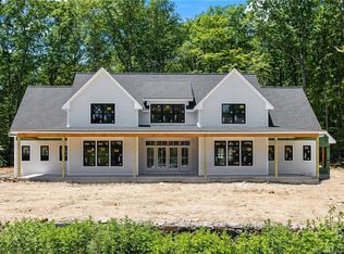 13 Petersons Ln, Danbury, CT 06811