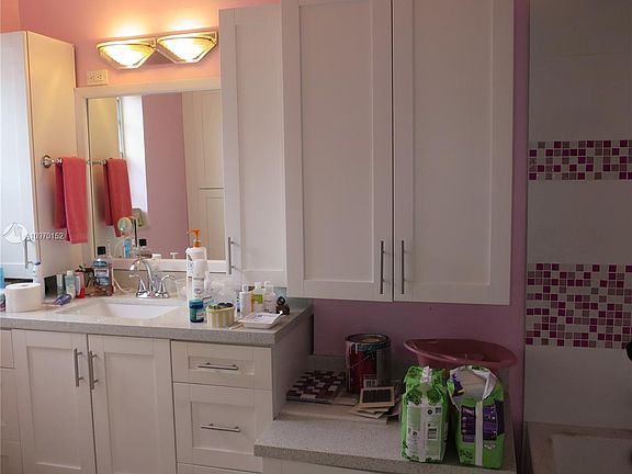 3rd image of 8943 Hawthorne Ave #0