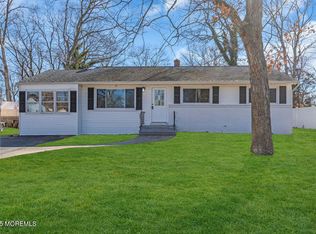 18 Oakside Dr, Toms River, NJ 08755