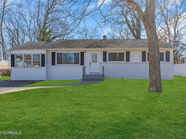 18 Oakside Drive, Toms River, NJ 08755