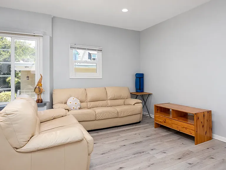 1220 W 27th St — Photo 37