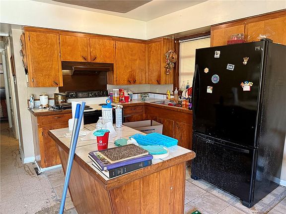 5th image of 4809 Neil St