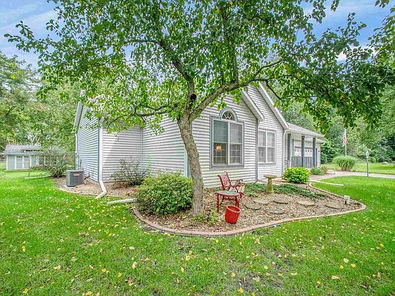 3rd image of 62221 Greenbrier Ct