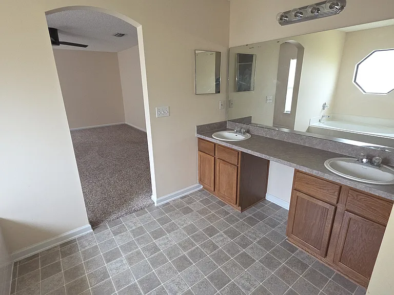 3304 Shelley Dr — Photo 4