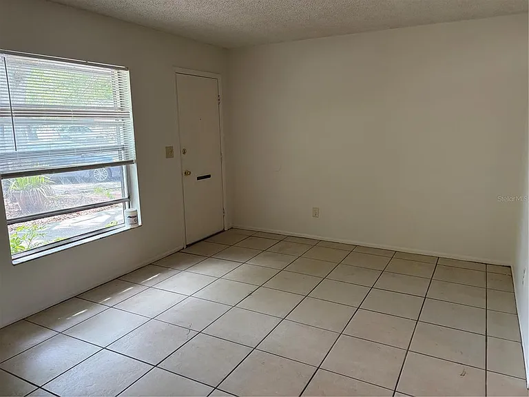 182 Margie St — Photo 3