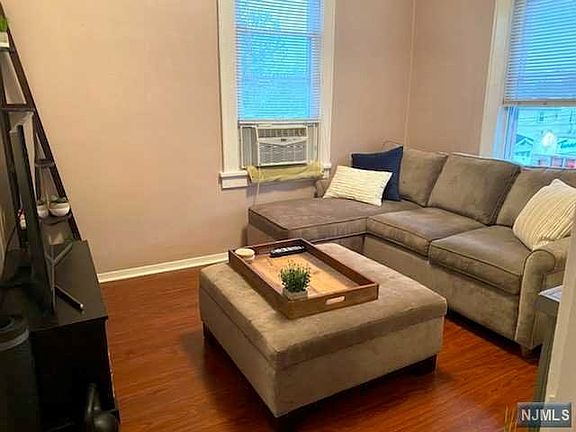 2nd image of 304 Kingsland Ave Floor 2
