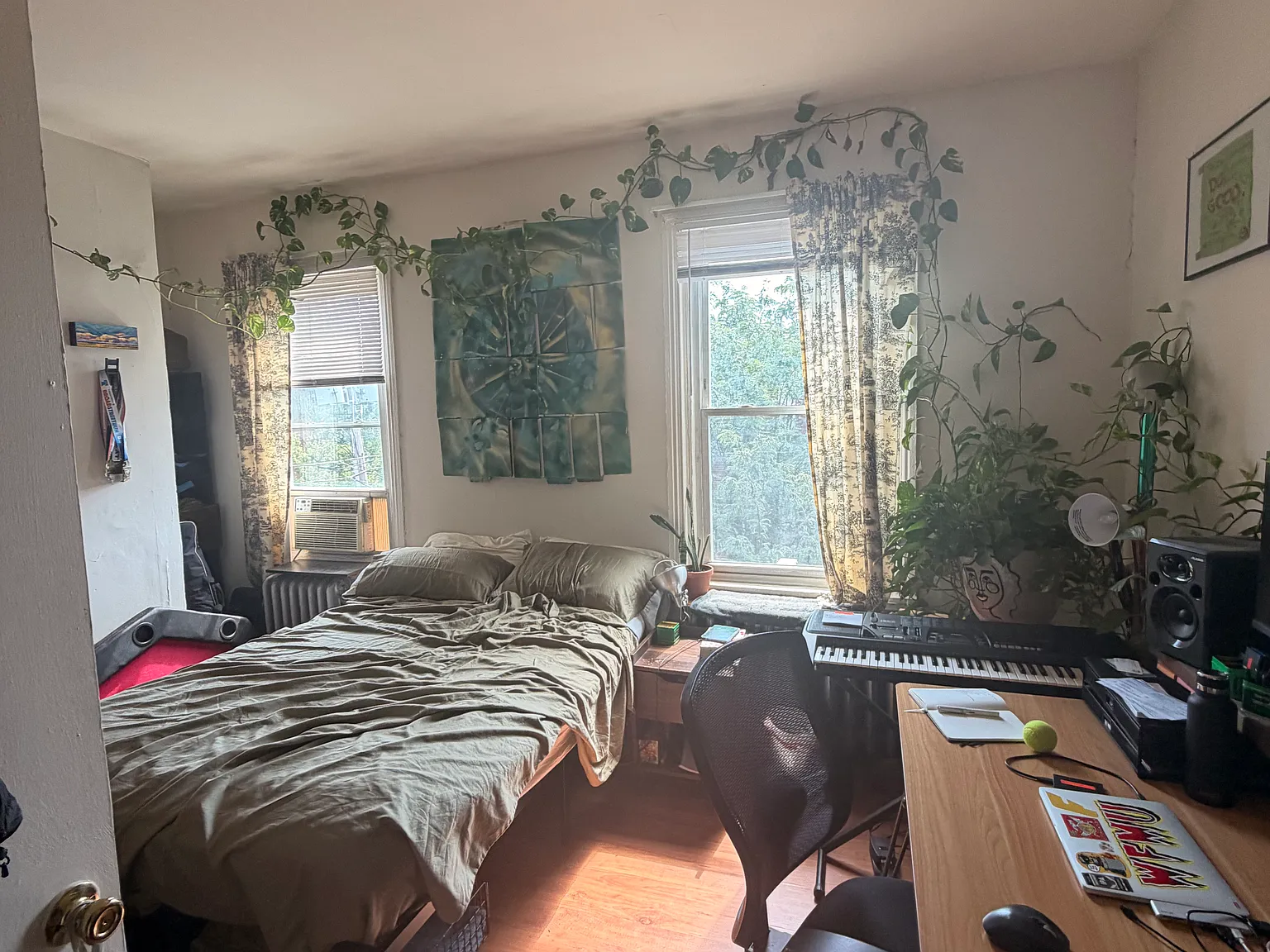 1 bed, 300 sqft, $1,000 — Photo 2
