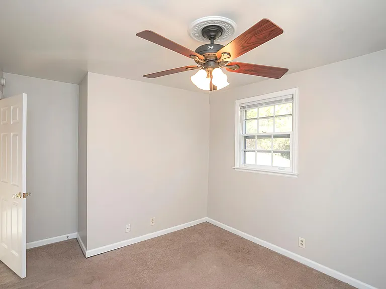 610 Ashley Ct — Photo 27