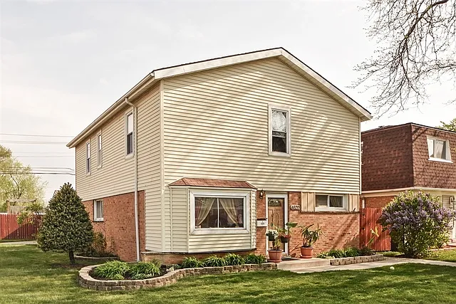 4620 W 79th Pl photo 1