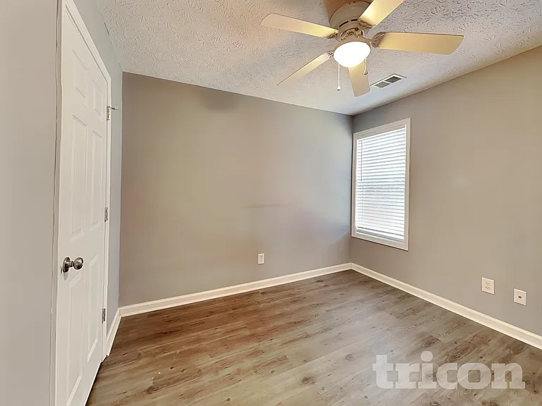 329 Kellys Walk — Photo 11