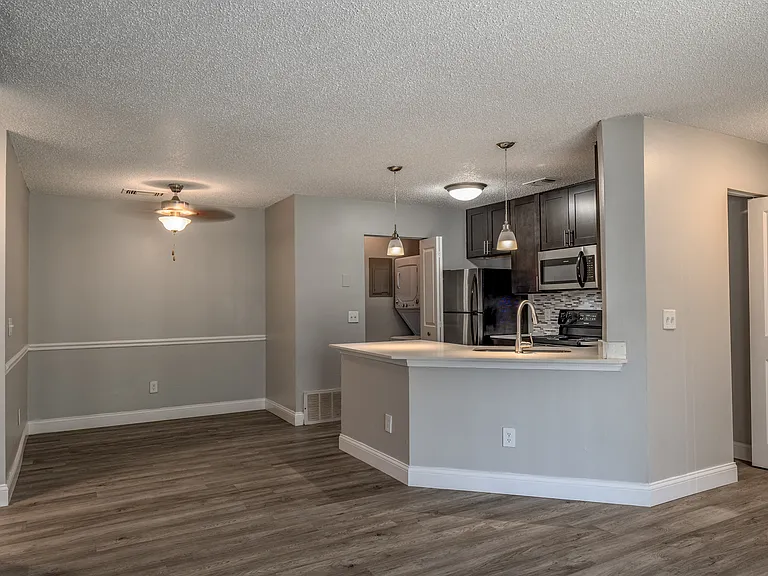 Barrington Place Apartments — Photo 15