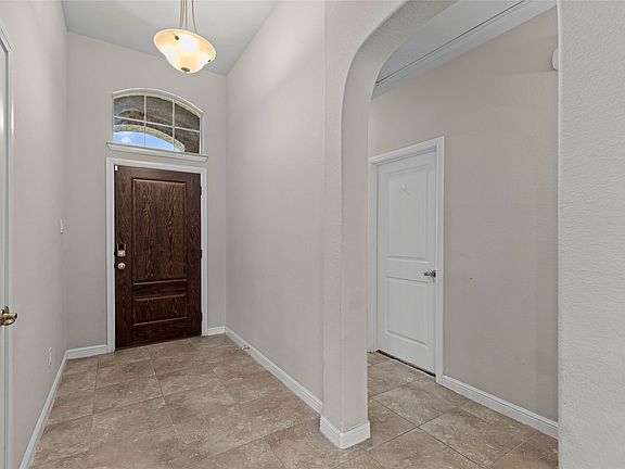 3rd image of 629 Dunster Ln