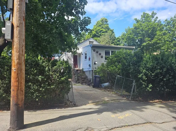 111 Williams Ave, Hyde Park, MA 02136