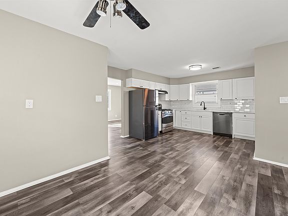 4th image of 516 Avenue E #2