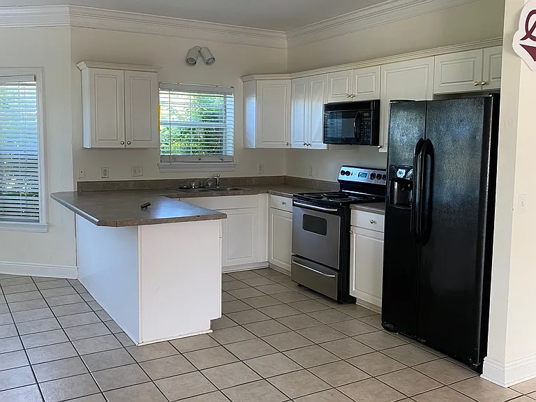 652 Kirkcauldy Dr — Photo 3