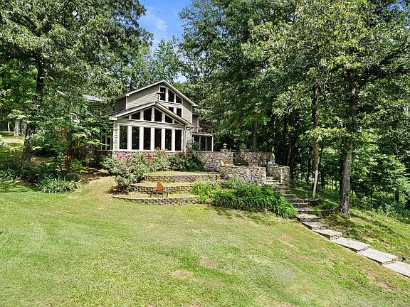 4th image of 245 Riverview Cir