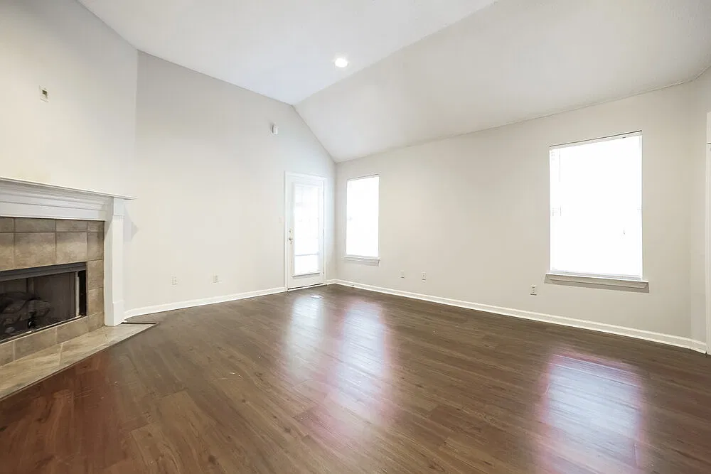 3 bed, 2.0 bath, 1631 sqft, $2,570 — Photo 4