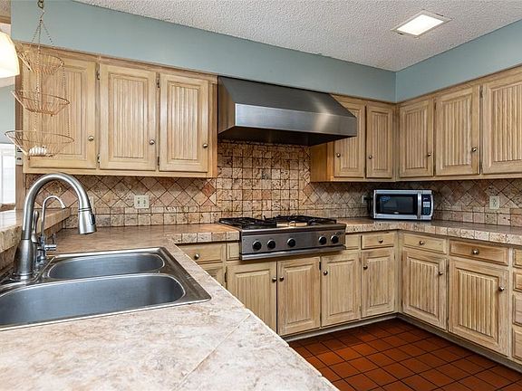 3rd image of 3114 Westwood Dr
