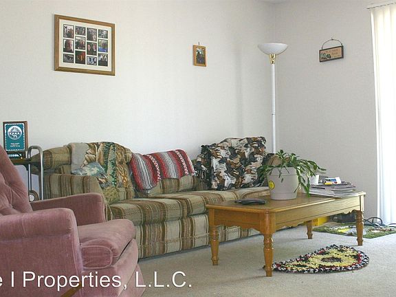 2nd image of 825 Southwest Blvd APT E