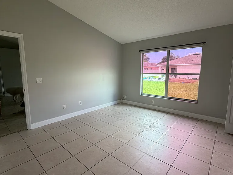 915 Amboise Ln — Photo 10