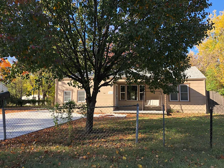 2502 E Stafford St — Photo 1