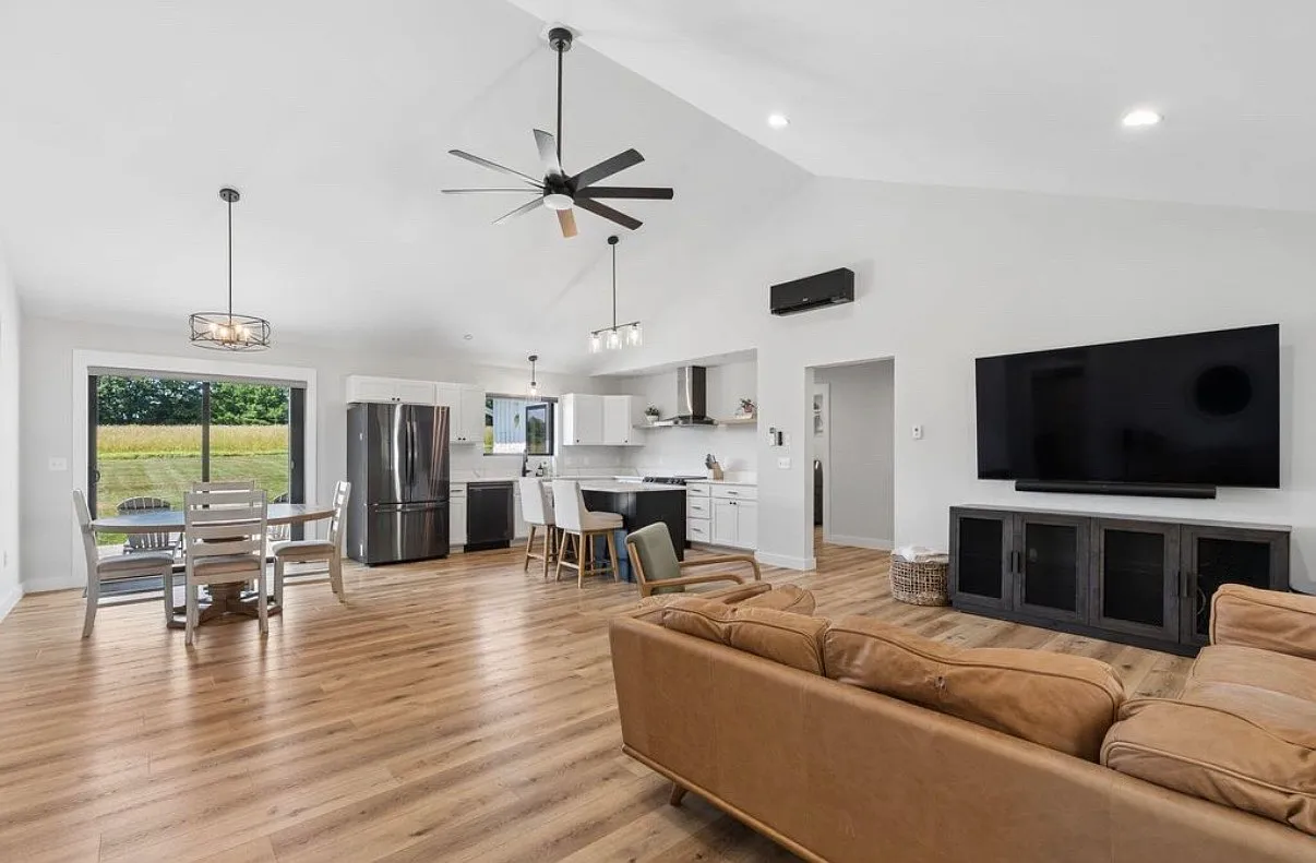 3 bed, 2066 sqft, $3,000 — Photo 4