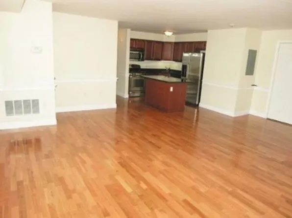 86 Greenleaf St Unit 201, Quincy, MA 02169