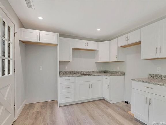 3rd image of 22 Berkshire Dr