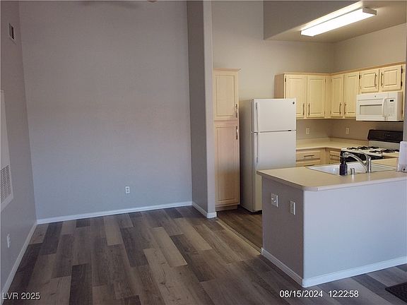 5th image of 855 N Stephanie St Unit 1726