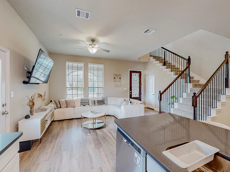 7524 Redondo Dr — Photo 15