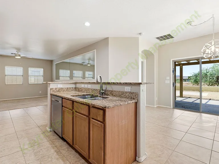 35734 N Zachary Rd — Photo 10