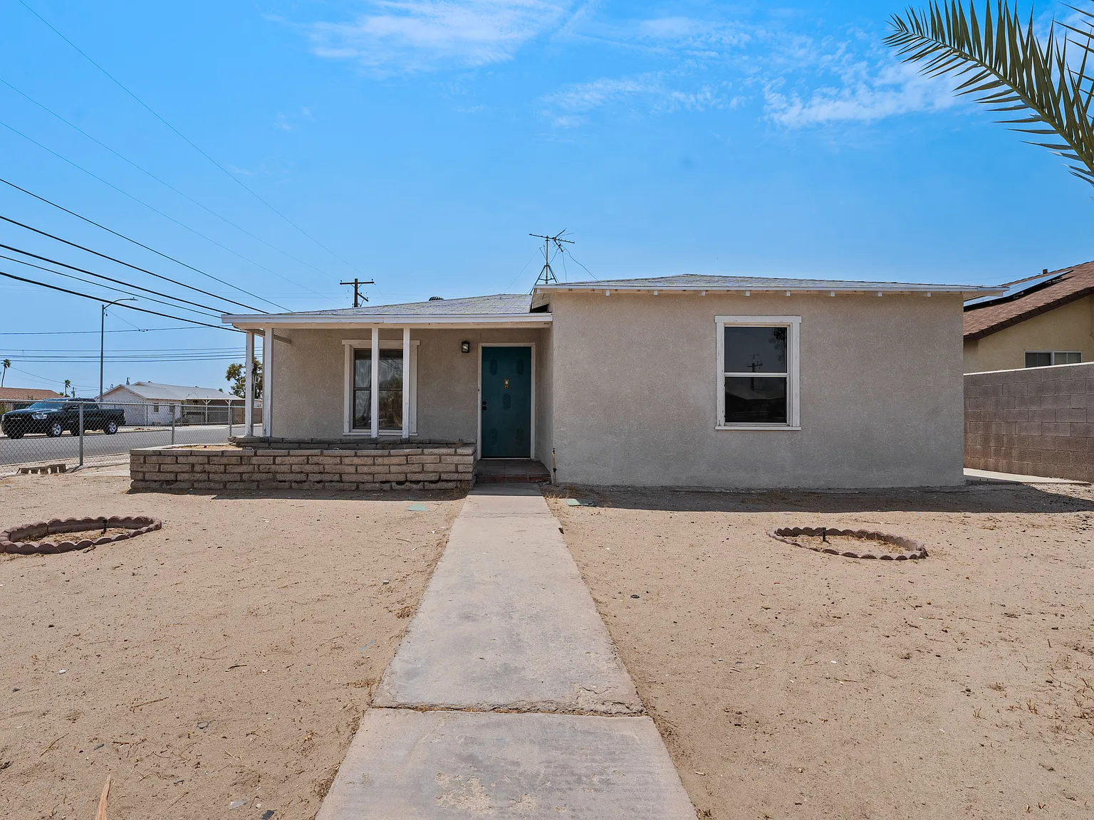 2 bed, 450 sqft, $1,300 — Photo 1