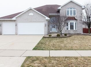 685 Tanager Ln, New Lenox, IL 60451