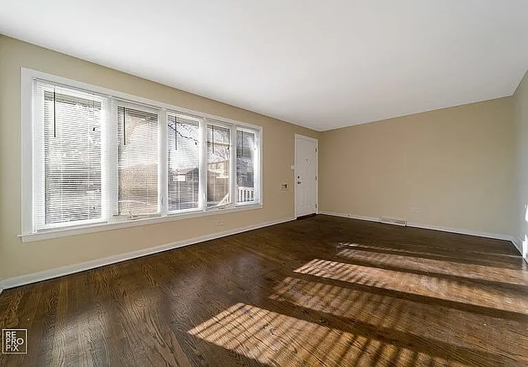 11233 S Whipple St — Photo 4