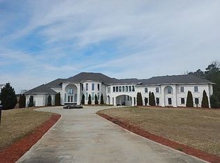 215 White Tail Ct, Fayetteville, GA