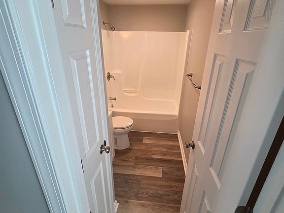 3rd image of 923 Rose Hill Ave #1