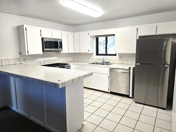 4 bed, 2.0 bath, $1,895 — Photo 4
