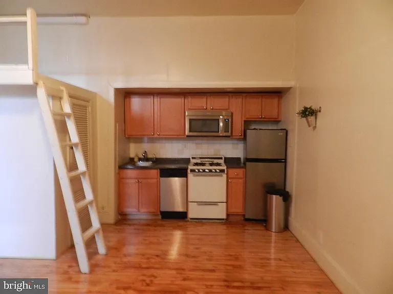 2118 Walnut St #2M — Photo 1