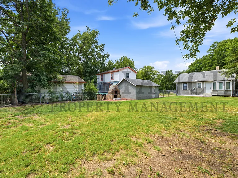 1836 S Gold St — Photo 8