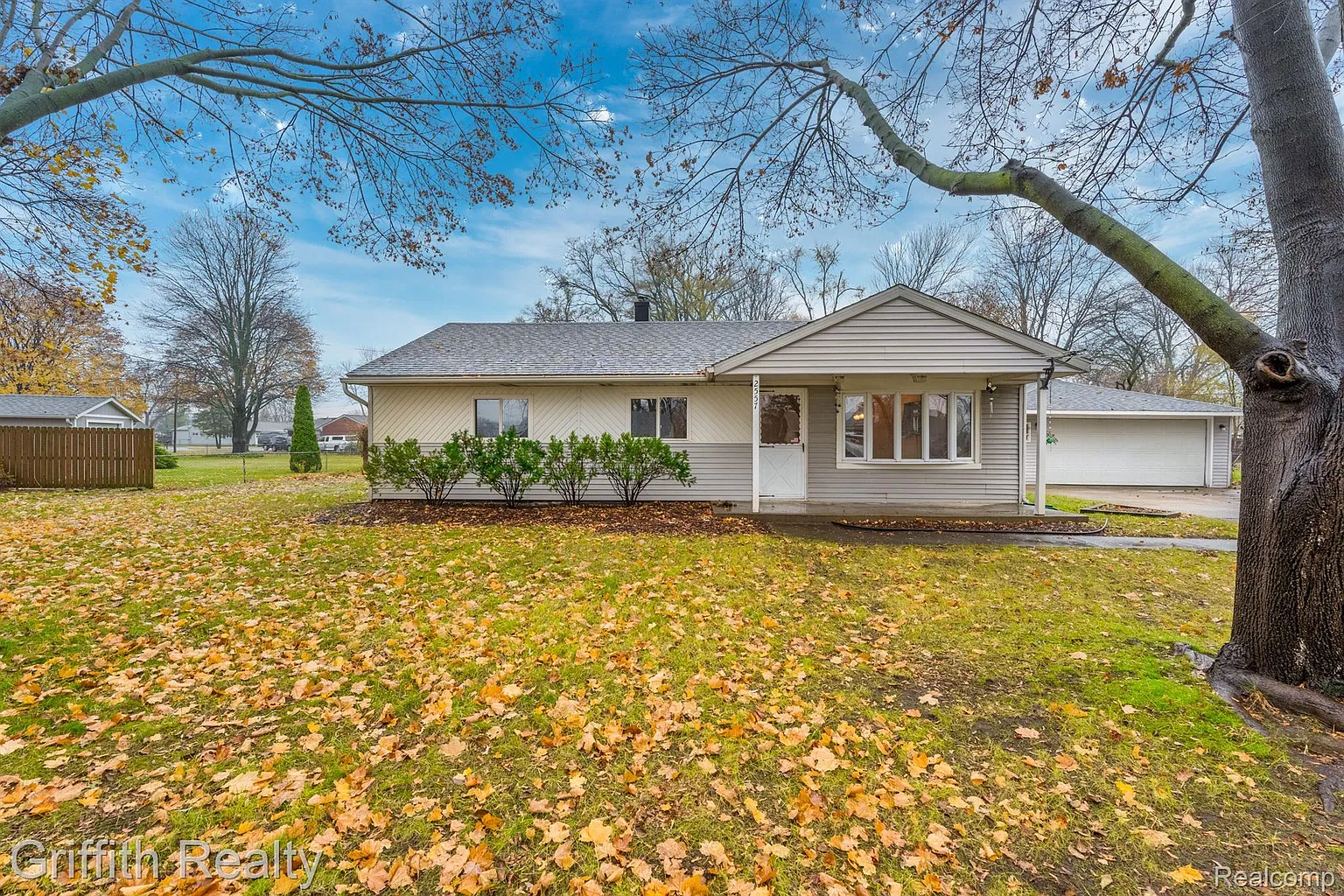 2557 Hearthside Dr photo 1