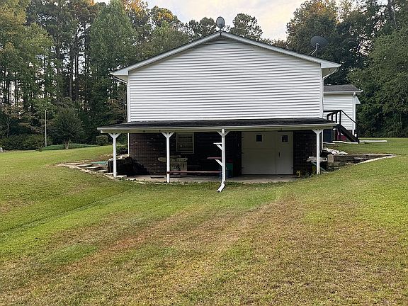Side covered area for grill